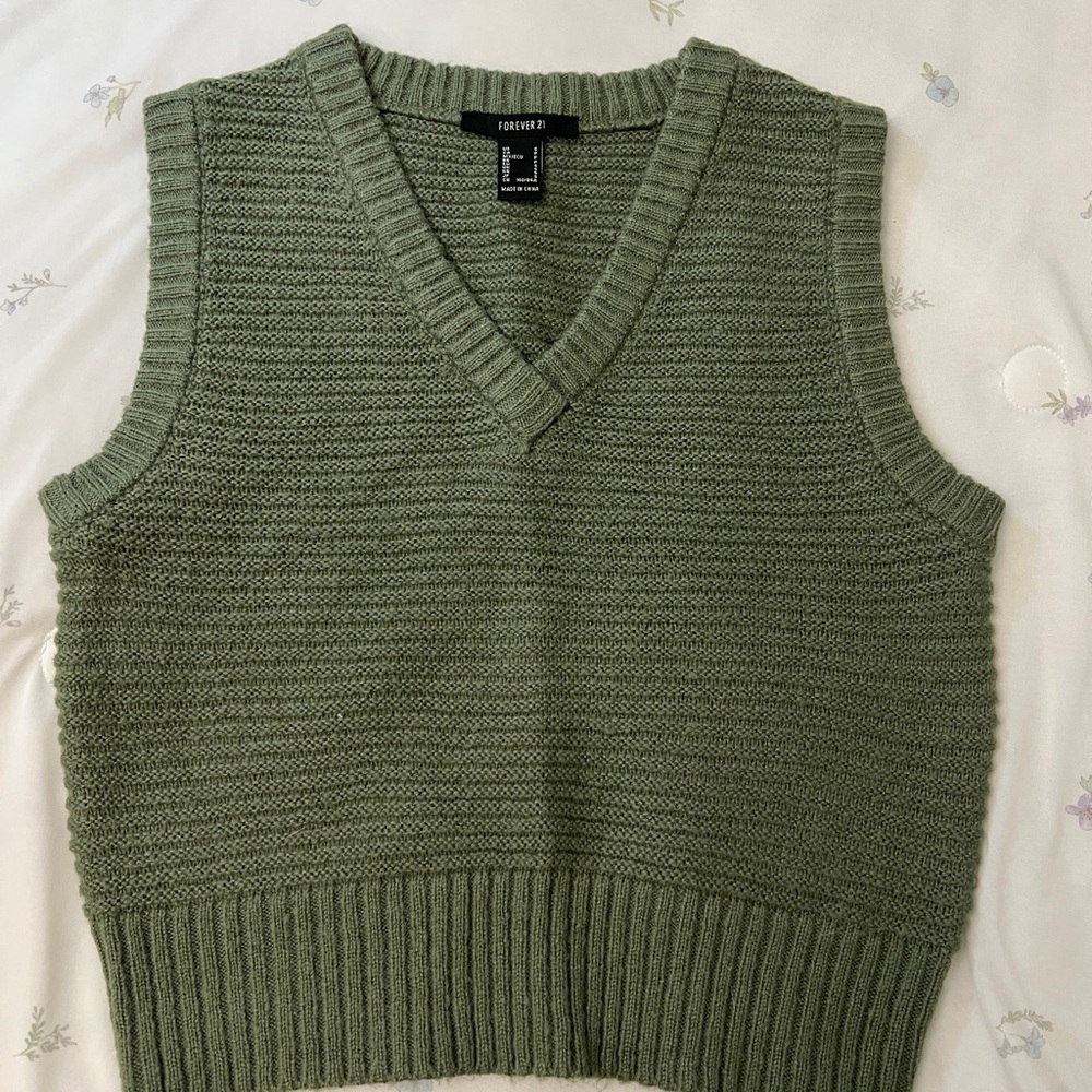 Forever 21 Green V-Neck Sweater